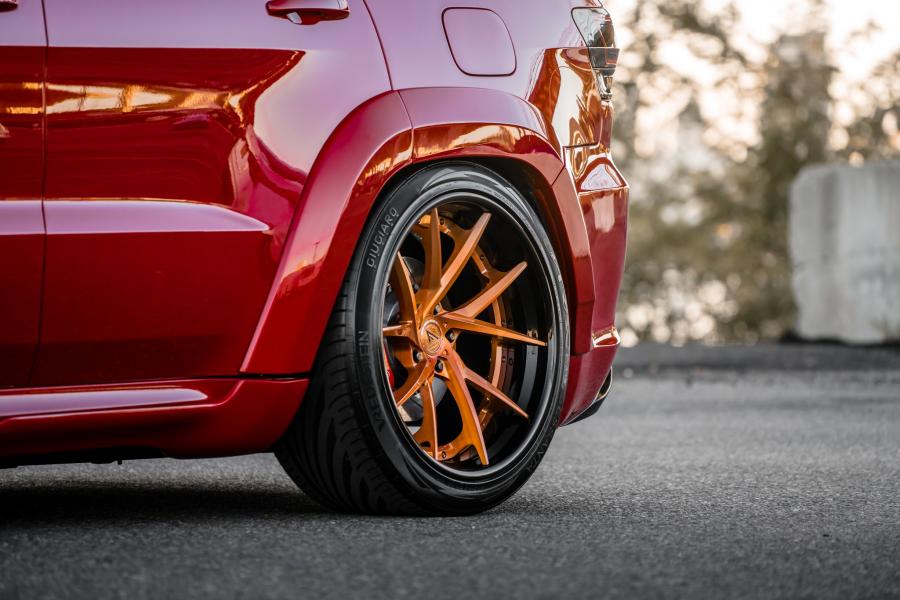 Детали экстерьера Jeep Grand Cherokee SRT8 on Ferrada Wheels (USF02) 2019 года  (фото 4 из 32)